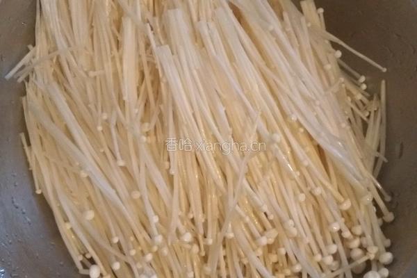 凉拌金针菇的做法图解3