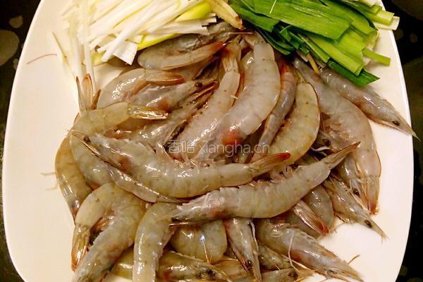 鲁菜大师蒋家菜香酥蔴虾的做法图解1