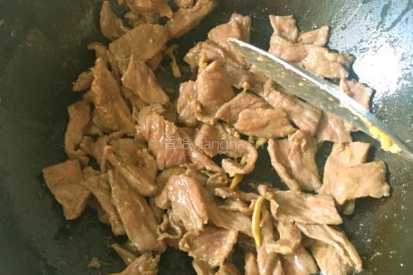 青椒芹菜炒牛肉的做法图解5
