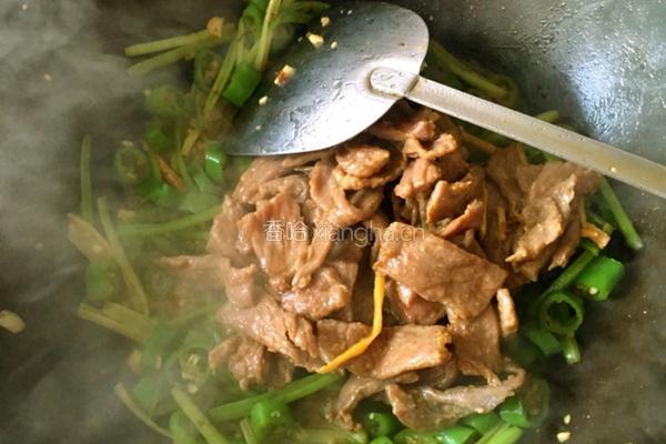 青椒芹菜炒牛肉的做法图解7