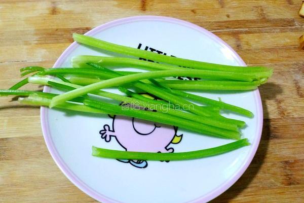 香芹炒豆干的做法图解1