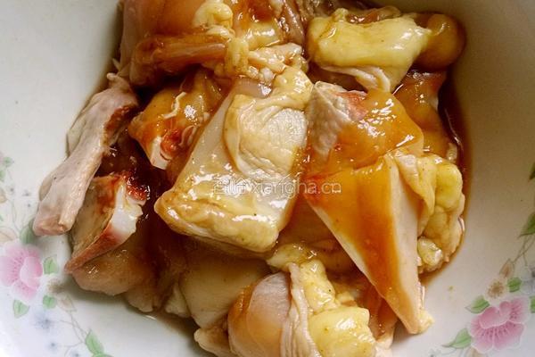 小鸡烧蘑菇的做法图解1