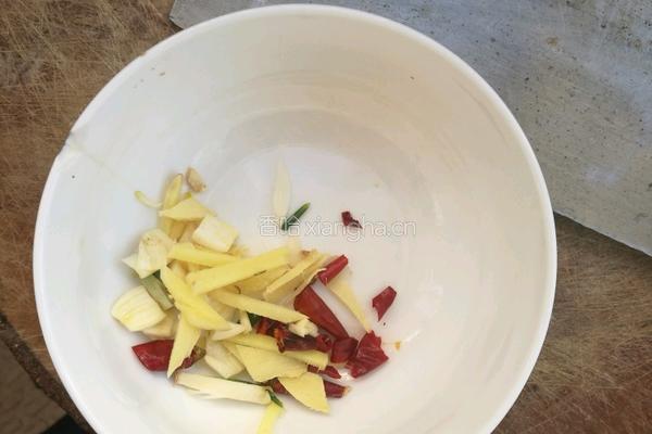 家常炝菠菜的做法图解2