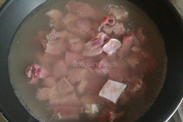 土豆炖牛腩的做法图解1