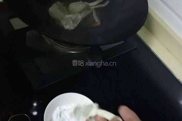 葱姜梭子蟹的做法图解2