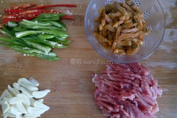榨菜炒三丝的做法图解3