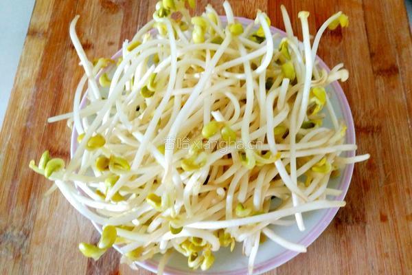 黄豆芽拌芹菜的做法图解2