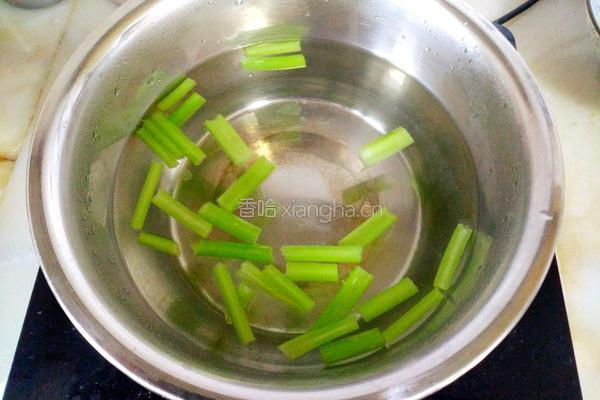 黄豆芽拌芹菜的做法图解5