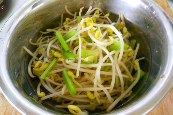 黄豆芽拌芹菜的做法图解7