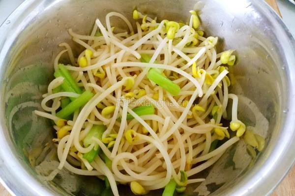 黄豆芽拌芹菜的做法图解8