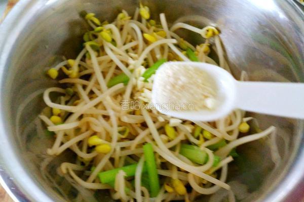 黄豆芽拌芹菜的做法图解11