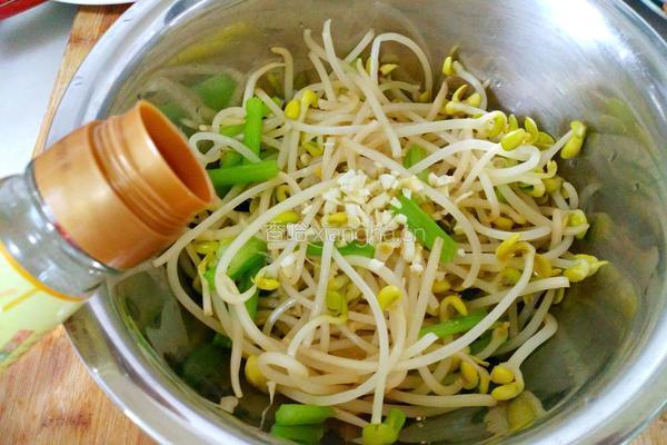 黄豆芽拌芹菜的做法图解13