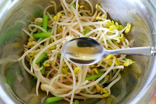 黄豆芽拌芹菜的做法图解12
