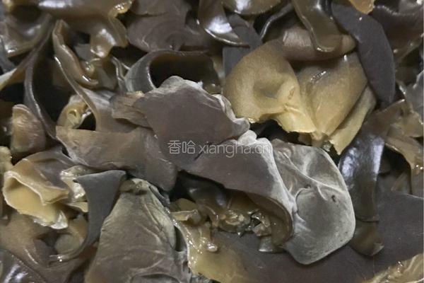 小炒木耳的做法图解1