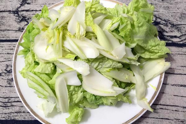 木耳炒白菜的做法图解5
