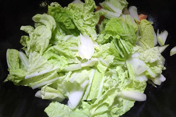 木耳炒白菜的做法图解10