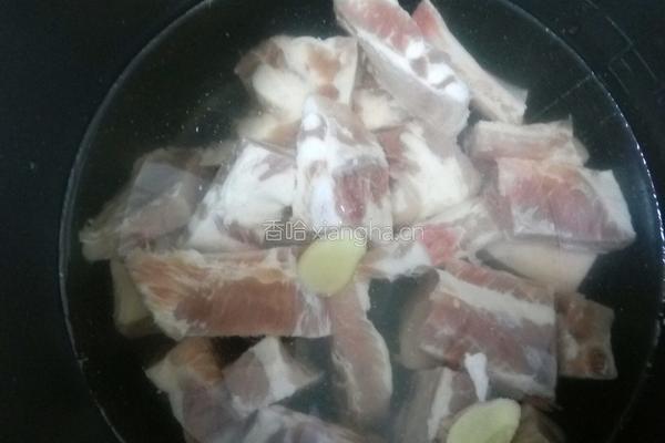 土豆豆角炖排骨的做法图解2
