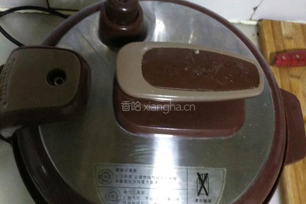 排骨炖玉米的做法图解10