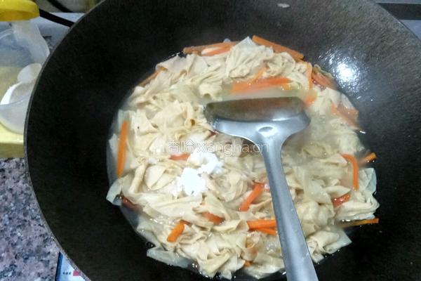 芹菜豆腐皮的做法图解4