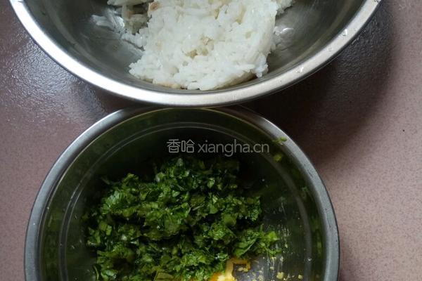 莴笋叶蛋黄粥的做法图解1