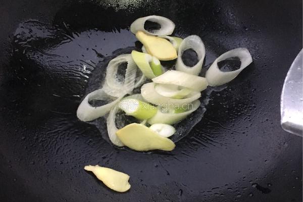 鱼饼虾米汤年糕的做法图解2