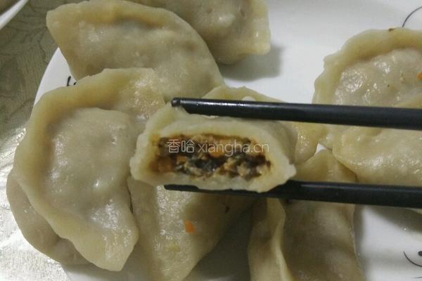 胡萝卜木耳猪肉蒸饺的做法图解11
