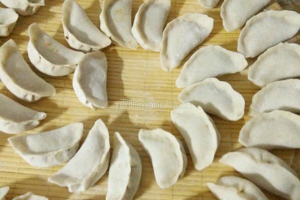 胡萝卜木耳猪肉蒸饺的做法图解9