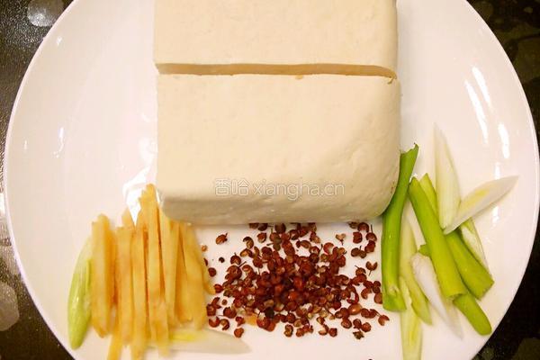 鲁菜大师蒋家菜烧溜豆腐的做法图解1