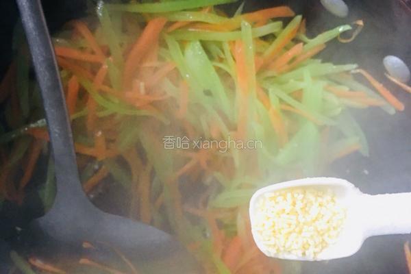 胡萝卜丝炒莴笋丝的做法图解9