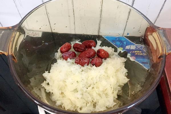 银耳雪梨汤的做法图解5