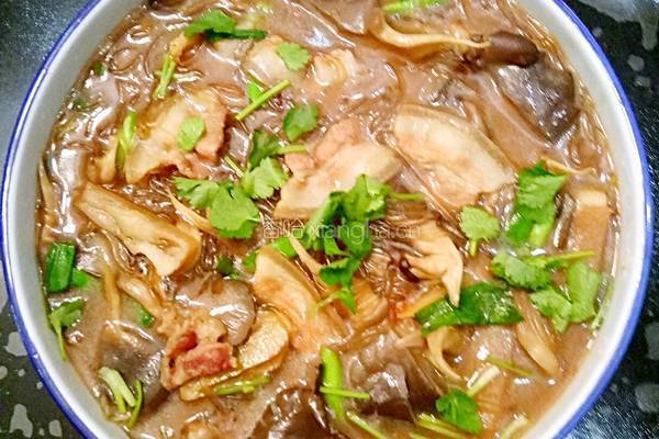 鲁菜大师蒋家菜五花肉炖蘑菇粉条的做法图解4