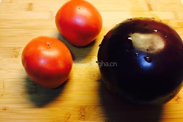 风味茄丁的做法图解1