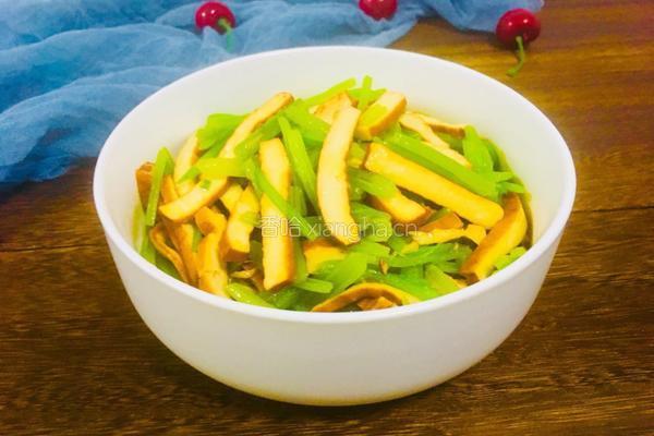 芹菜炒香干的做法图解1