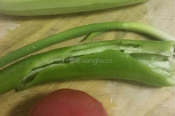 西葫芦炒鸡蛋的做法图解1