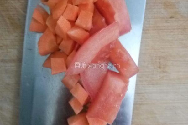 西红柿胡萝卜鸡蛋面的做法图解1