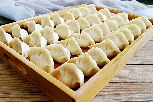 猪肉芹菜馅饺子的做法图解20