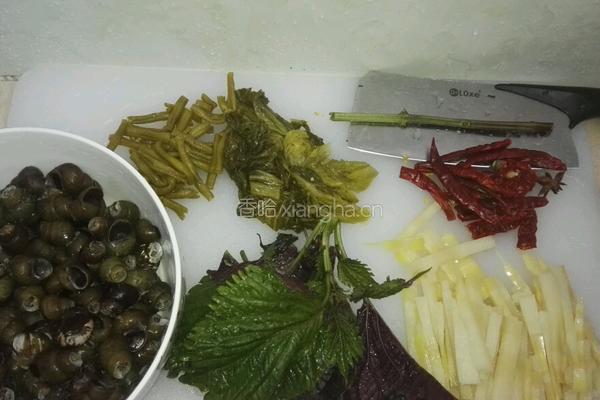螺蛳筒骨煲的做法图解2