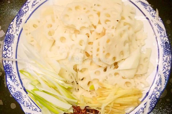 鲁菜大师蒋家菜菜品凉拌麻藕片的做法图解2