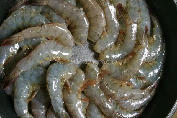 蒜蓉蒸大虾的做法图解3