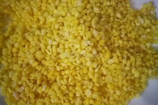 黑芝麻馅绿豆糕的做法图解1