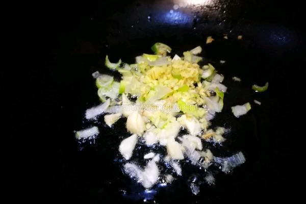 酸汤金针肥牛的做法图解3