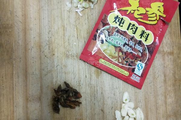 鸡肉炖土豆干的做法图解1