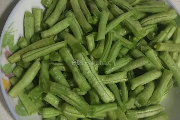 干煸豆角的做法图解1