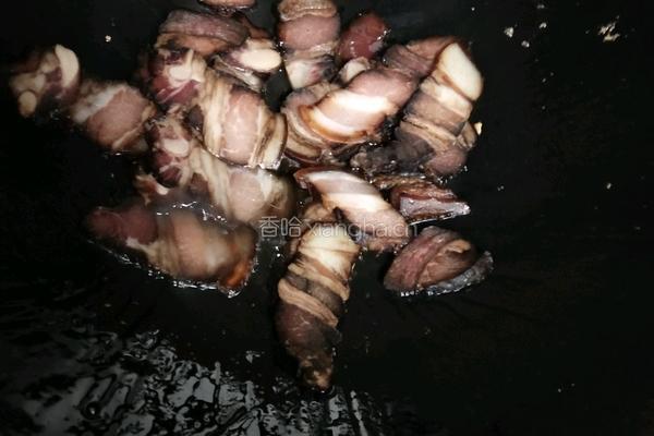 腊肉炒河粉的做法图解3