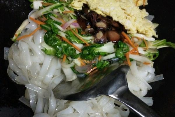 腊肉炒河粉的做法图解8