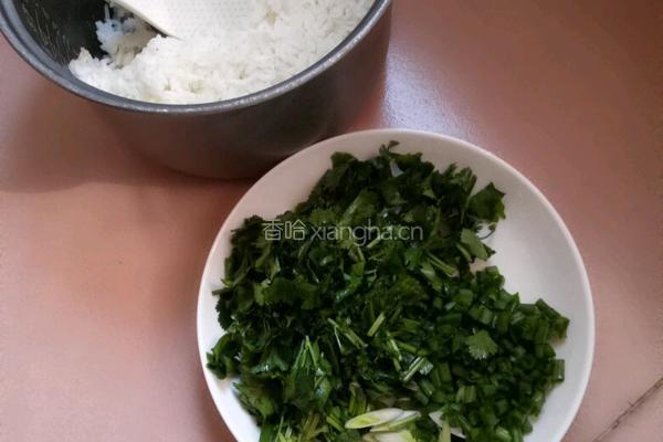香葱鸡蛋炒饭的做法图解1