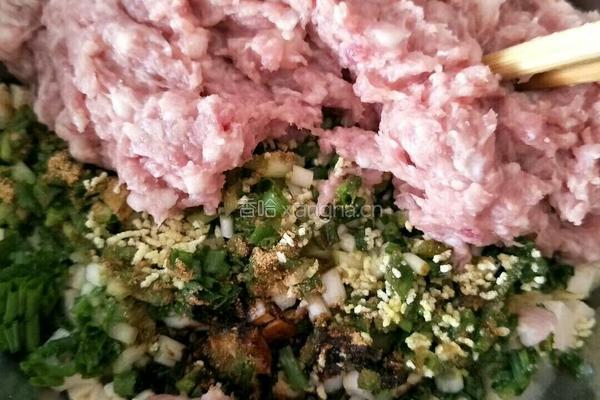 韭菜猪肉水饺的做法图解1