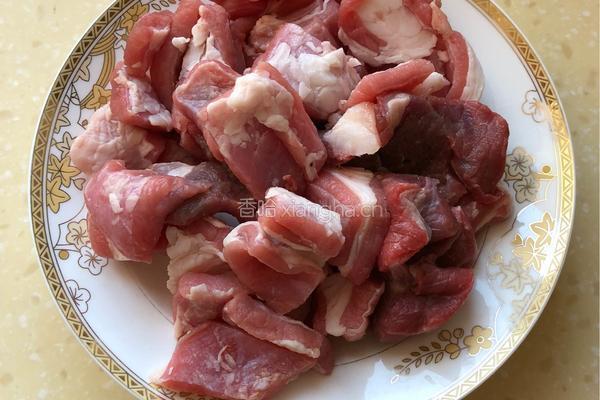 萝卜牛腩汤的做法图解1