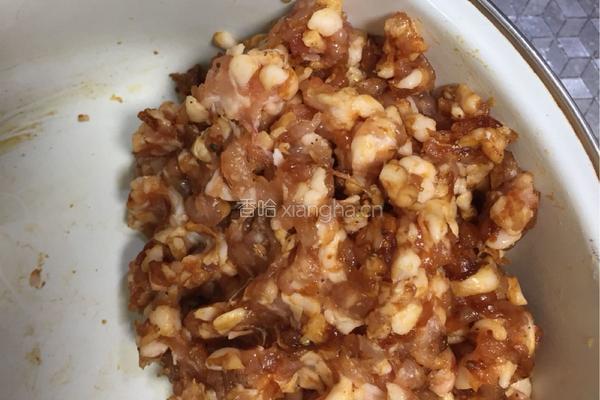 香菇猪肉饺子的做法图解1