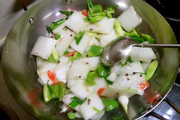 鲁菜大师蒋家菜素炒冬瓜片的做法图解3